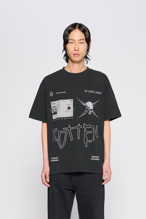 FRONT GRAPHICS WORDS TEE - BLACK