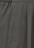 TWO TUCK WIDE SHORTS - BROWN